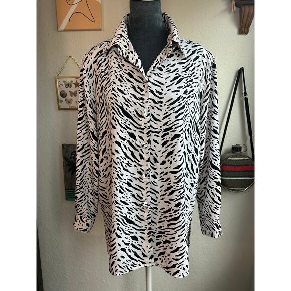 90s Liz Baker- Snow Leopard- Silky Blouse- oversized Med- Shoulder Pads academia - Picture 1 of 7